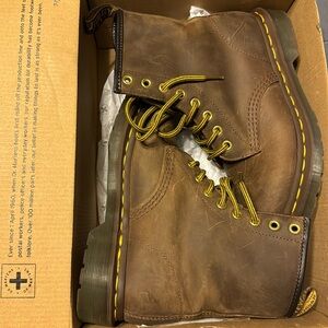 Dr Martens - 1460 brown boots. Crazy Horse.